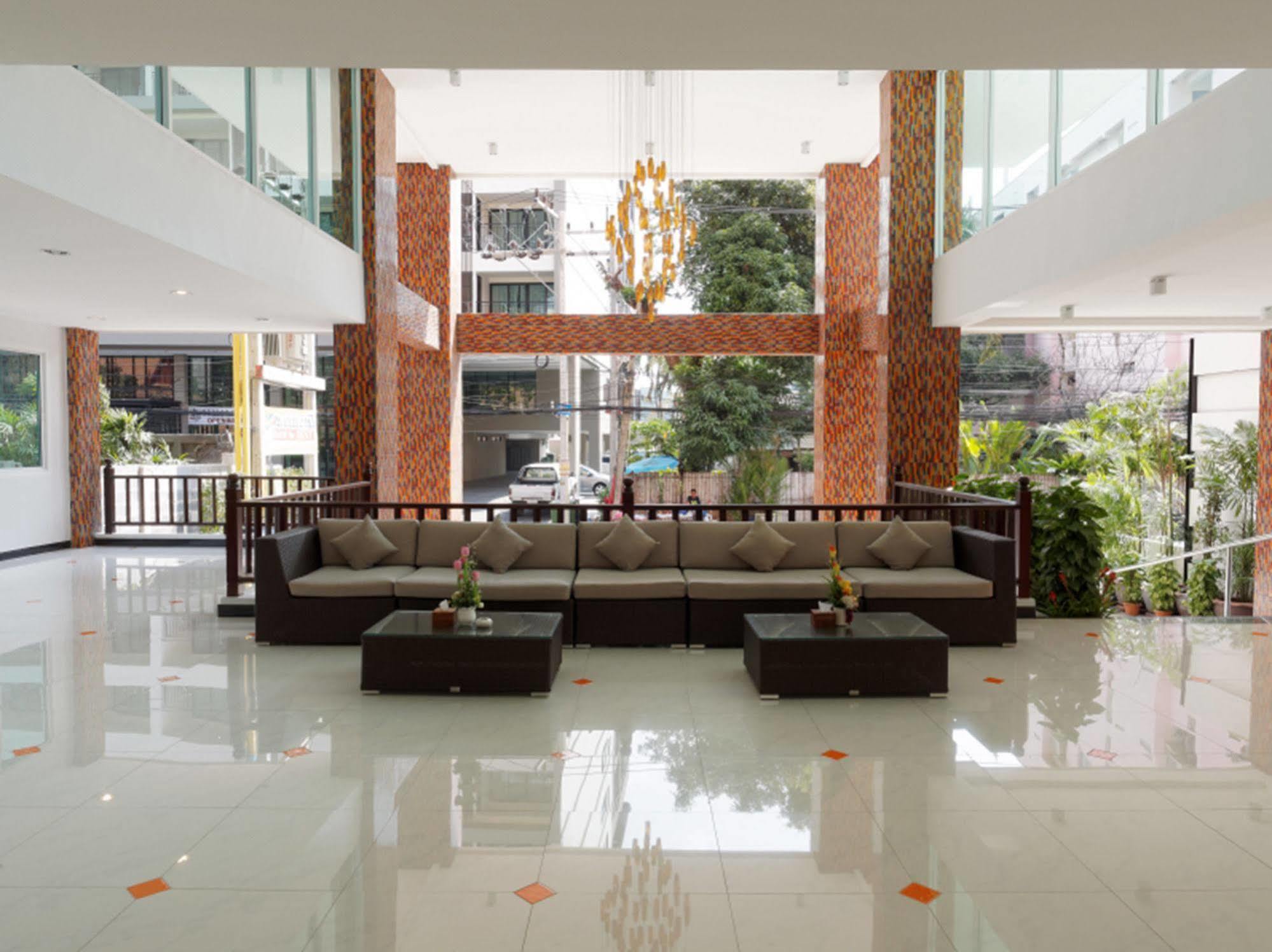 Pattaya Blue Sky Hotel Exterior foto